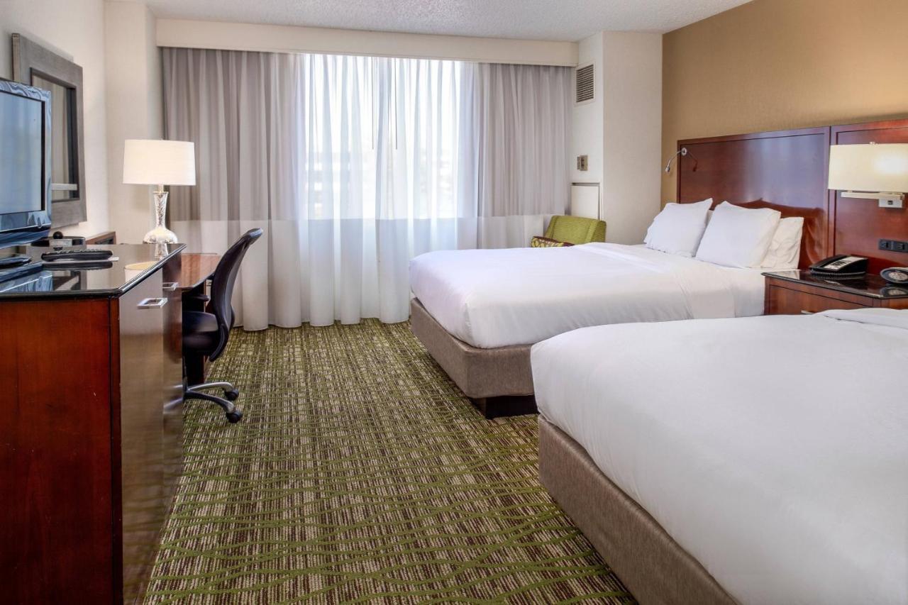 Отель Marriott St. Louis West Честерфилд Экстерьер фото