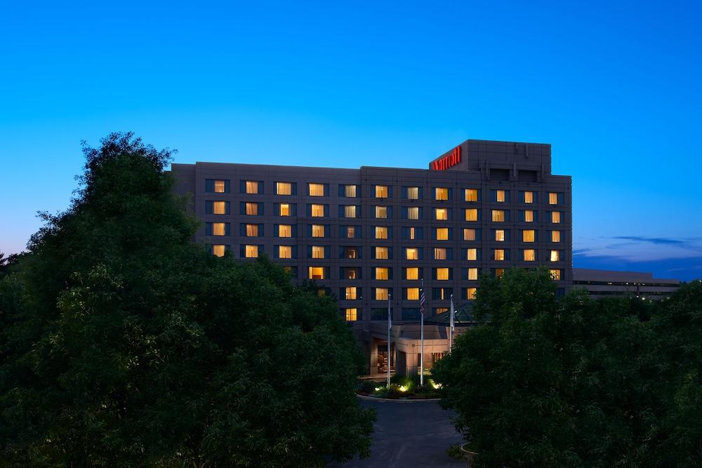 Отель Marriott St. Louis West Честерфилд Экстерьер фото