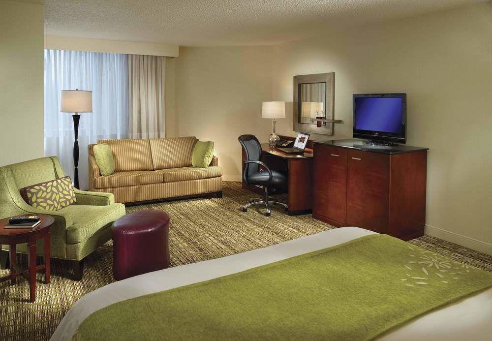Отель Marriott St. Louis West Честерфилд Экстерьер фото