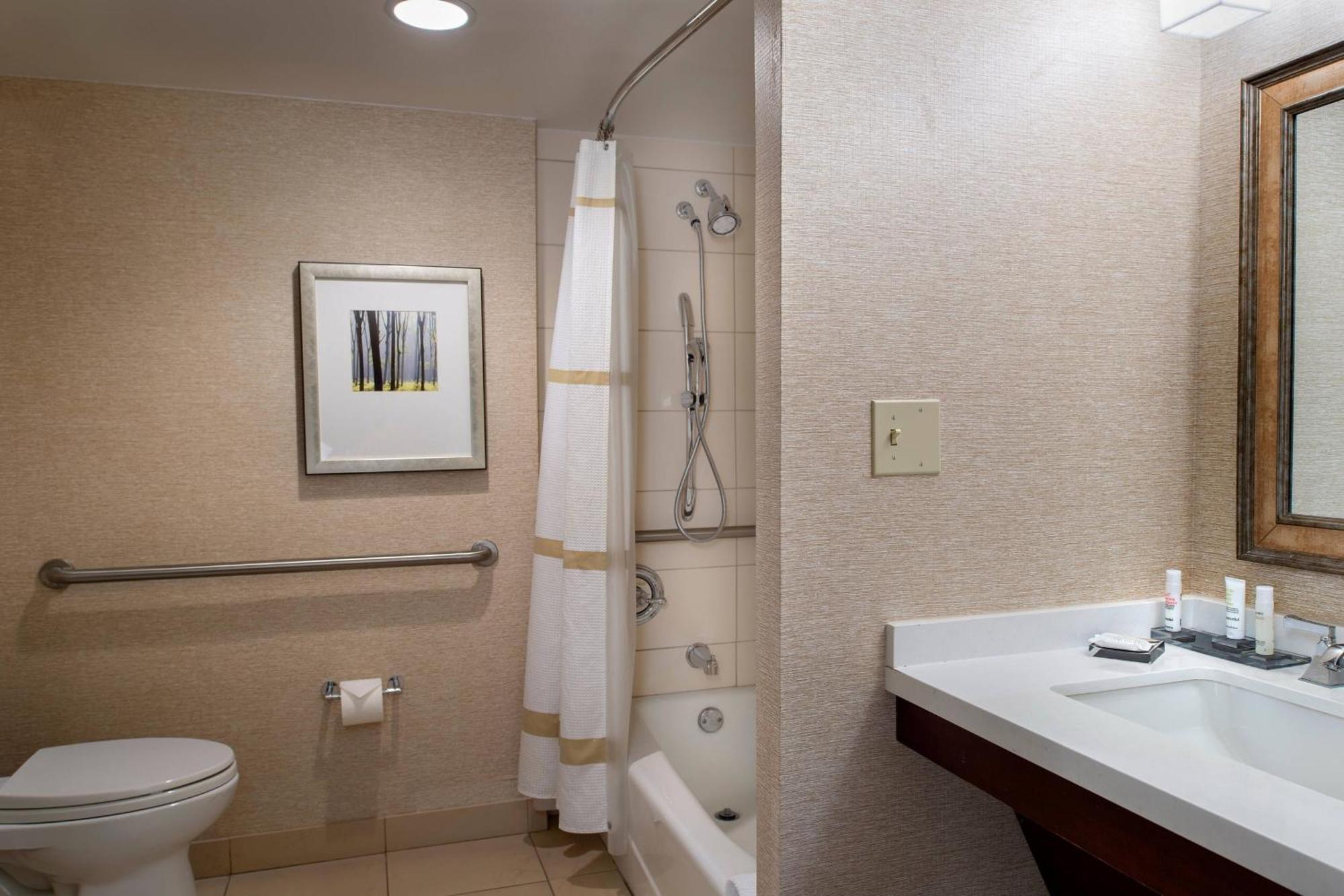 Отель Marriott St. Louis West Честерфилд Экстерьер фото