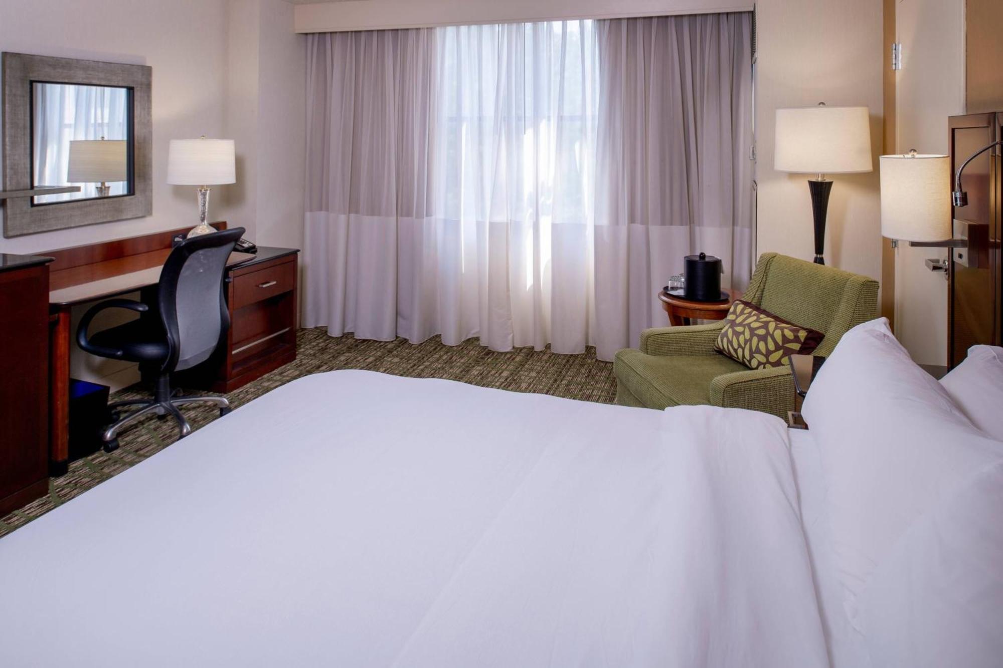 Отель Marriott St. Louis West Честерфилд Экстерьер фото