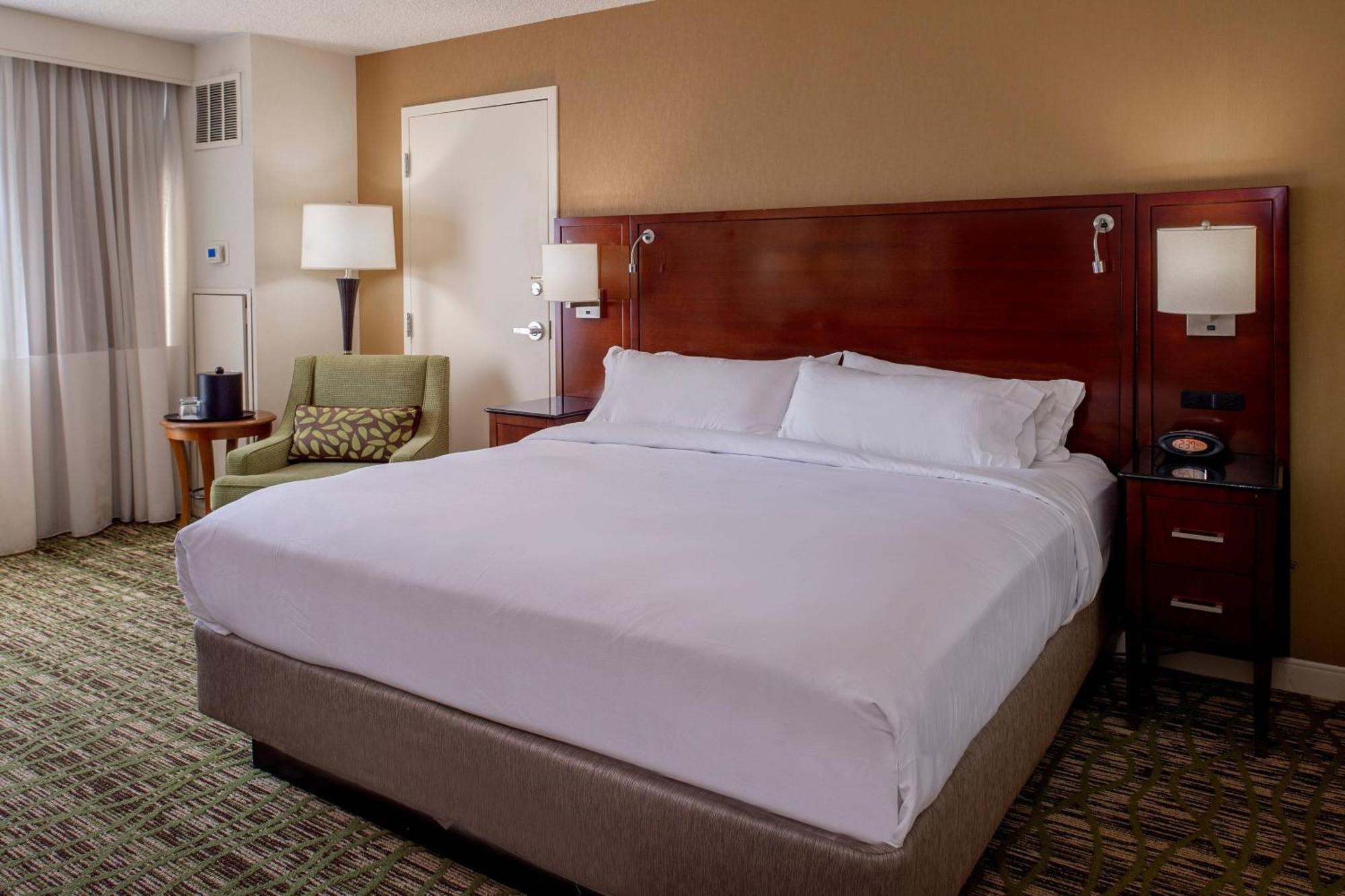 Отель Marriott St. Louis West Честерфилд Экстерьер фото