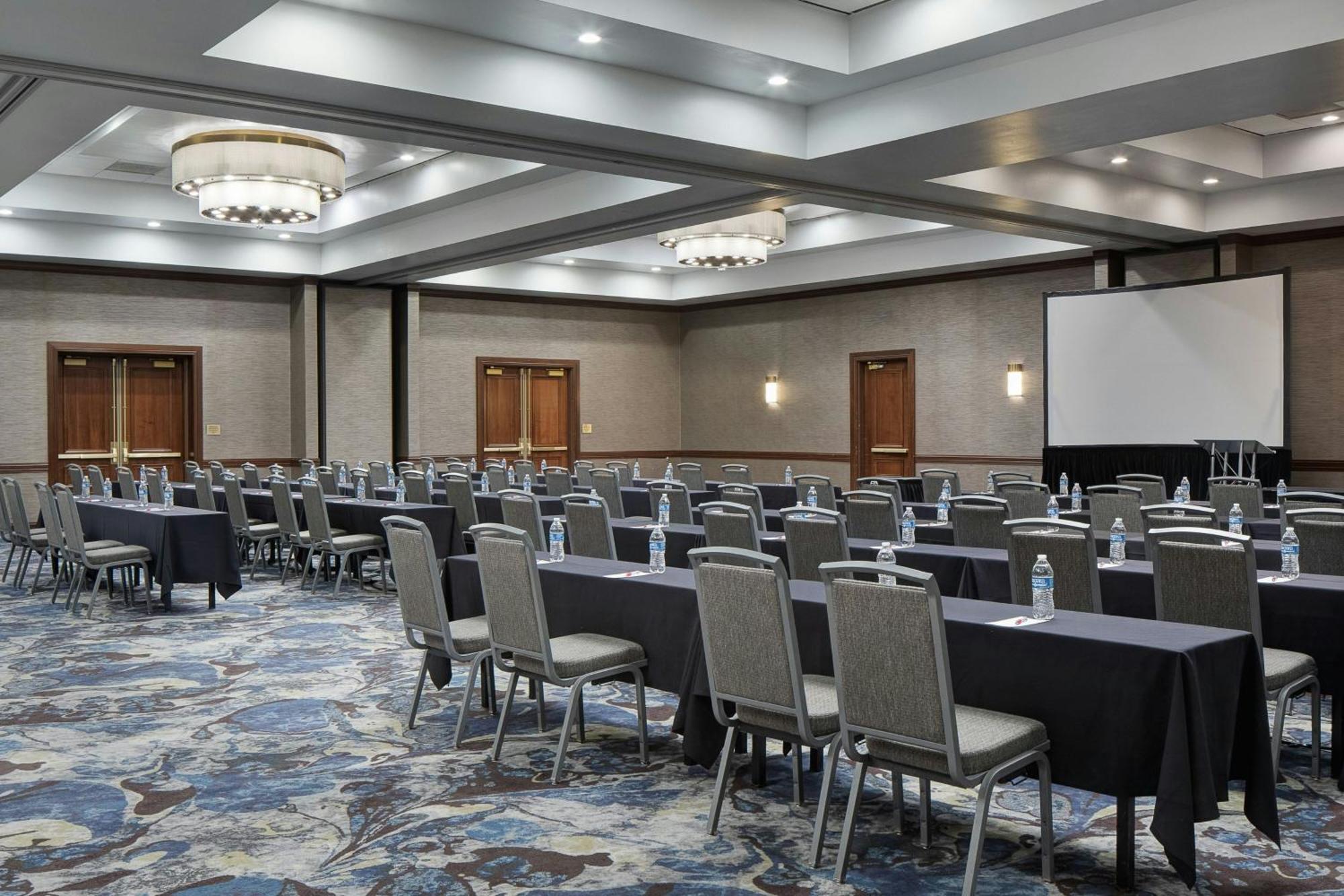 Отель Marriott St. Louis West Честерфилд Экстерьер фото
