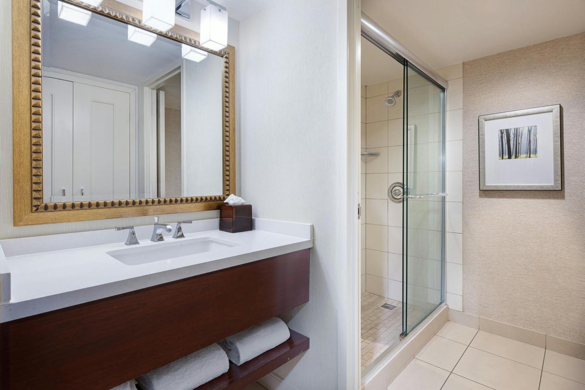Отель Marriott St. Louis West Честерфилд Экстерьер фото