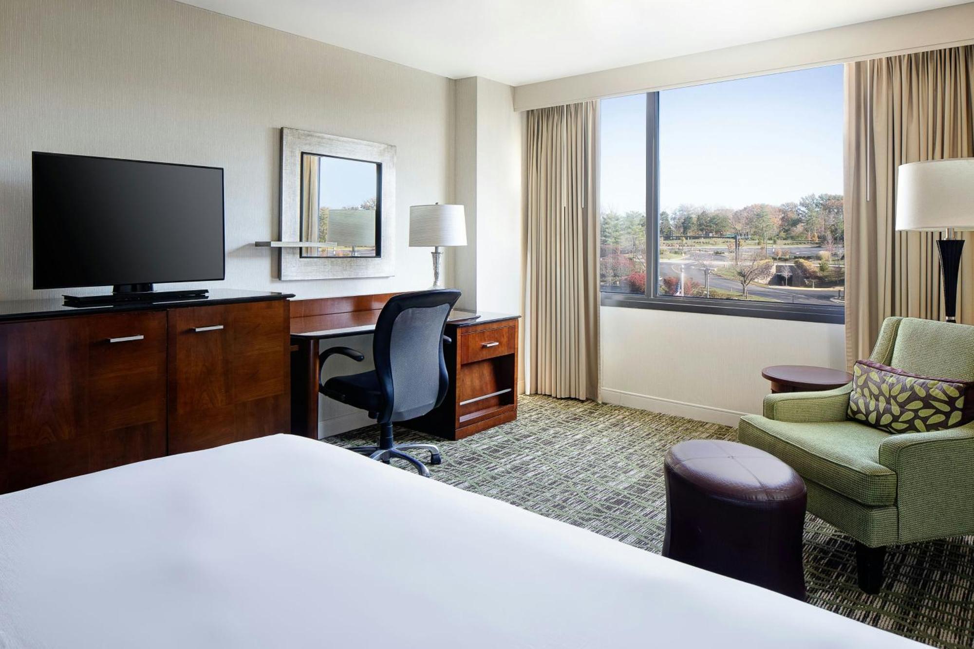 Отель Marriott St. Louis West Честерфилд Экстерьер фото
