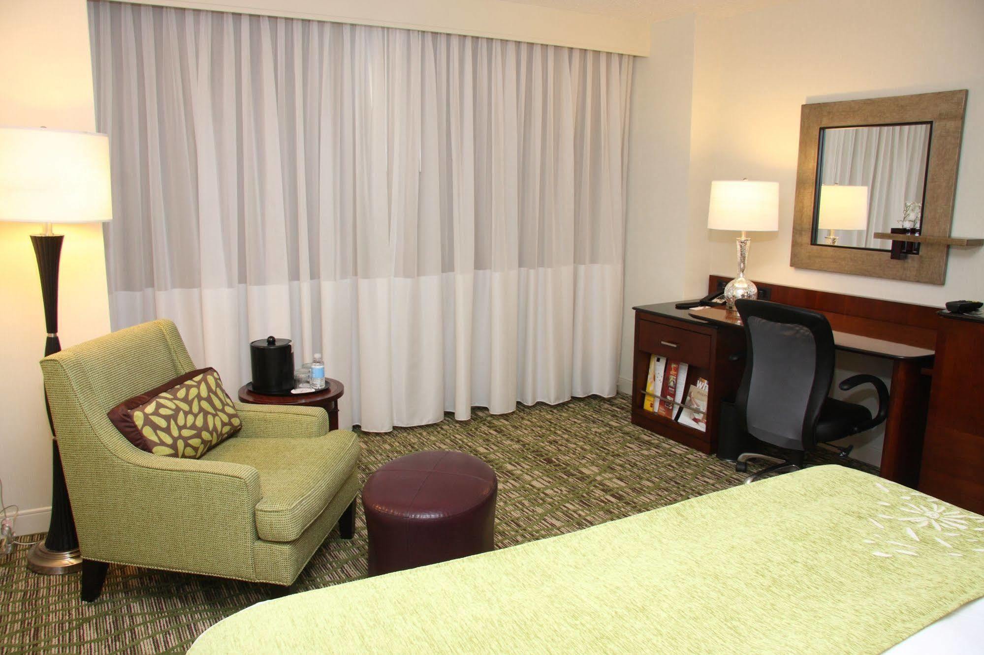 Отель Marriott St. Louis West Честерфилд Экстерьер фото